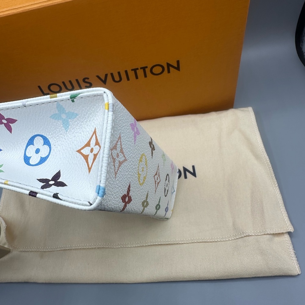 Louis Vuitton x Takashi Murakami toiletry pouch 19 - Picture 9 of 12